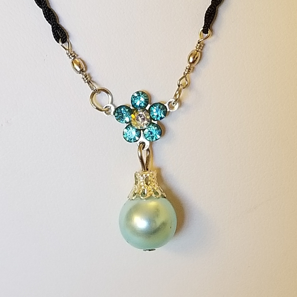 NWT Handmade Necklace Blue Swarovski Pearl - Picture 2 of 7